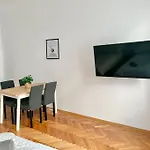 Sunny & Cosy Apartment