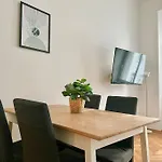 Sunny & Cosy Apartment