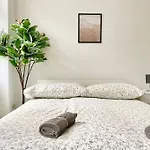 Sunny & Cosy Apartment